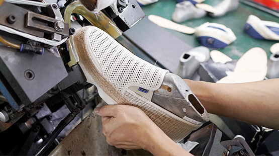 Khát vọng đem đến những đôi giày vững chắc cho mỗi bước đi trong cuộc đời