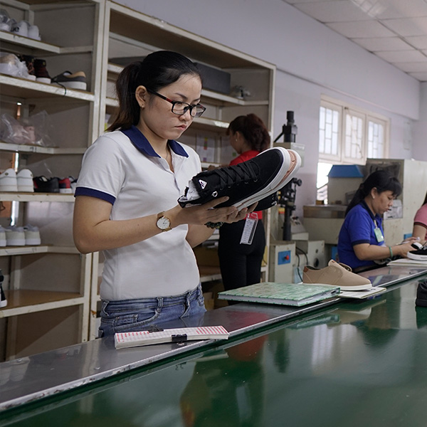 Chuyện kể của những đôi giày - Ông Hà Duy Hưng - Chủ tịch HĐQT Đông Hưng Group